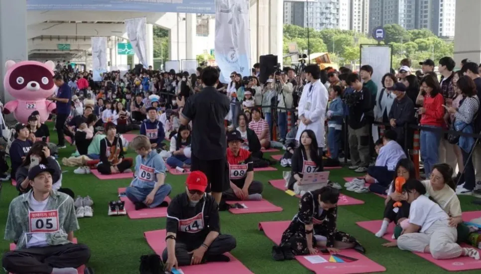 South Koreans compete to see who’s best at doing nothing