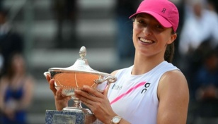 Swiatek 'staying humble' for French Open after third Rome title