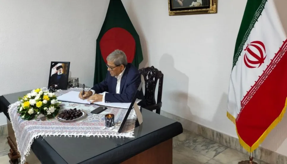 Fakhrul signs condolence book for Iranian president, FM