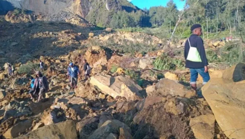 More than 100 people killed by landslide in Papua New Guinea