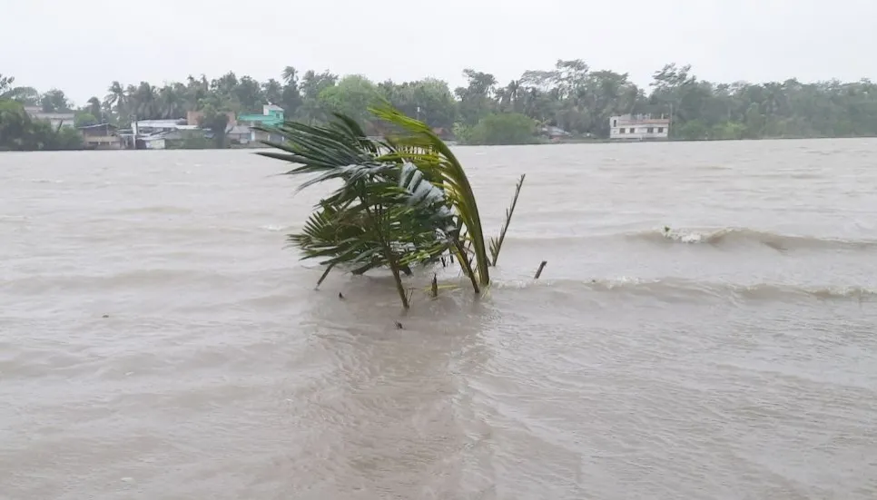 Remal ravages Bagerhat, 10,000 families stranded