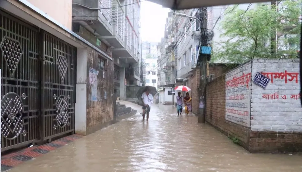 Cyclone-induced rainfall causes waterlogging in Dhaka