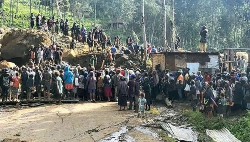 Papua New Guinea evacuates people fearing new landslide