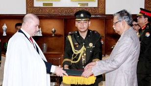 President receives credentials from Sweden, Algeria envoys