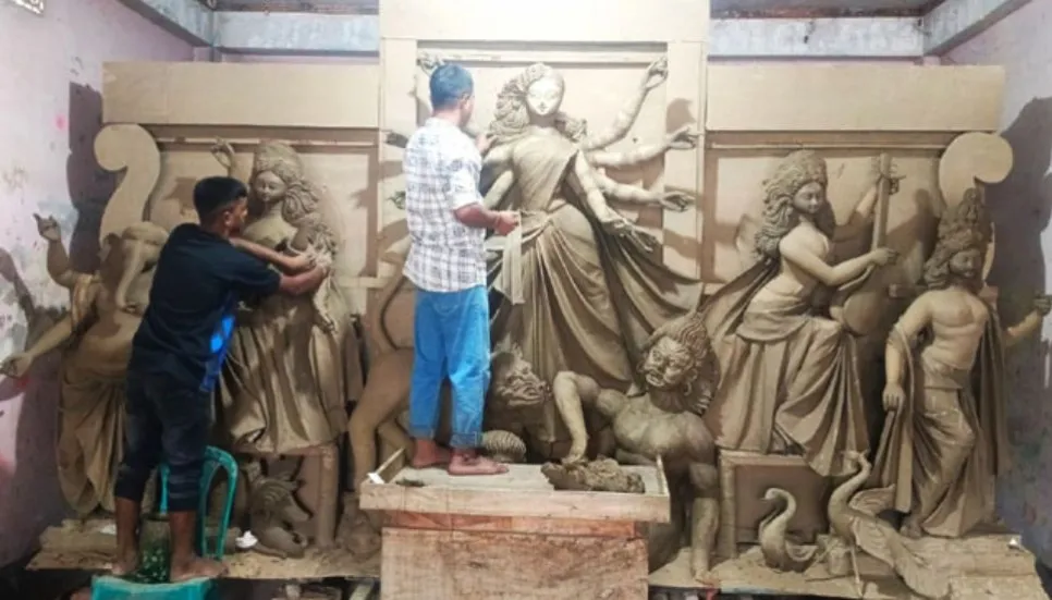 Artisans busy making idols of Durga in C'nawabganj