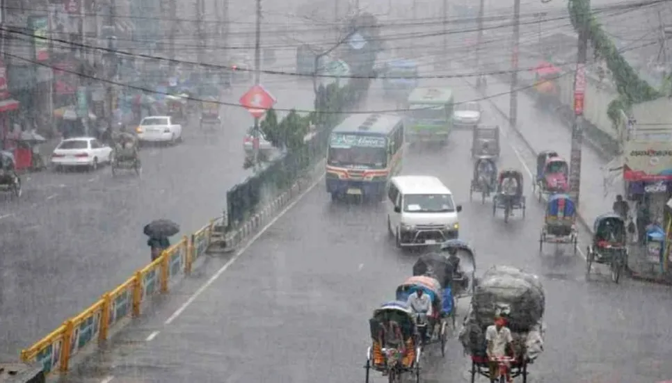 Commuters suffer as rain causes waterlogging in Dhaka