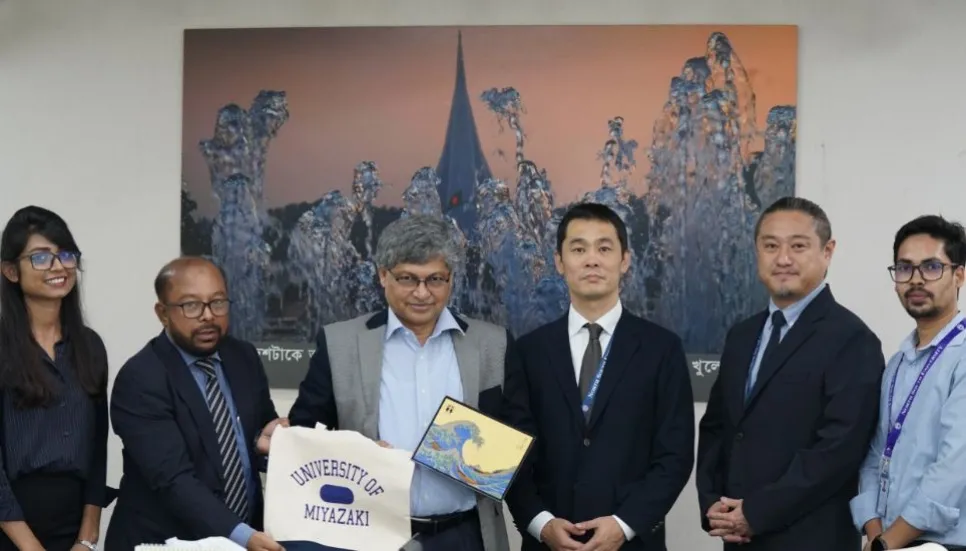 University of Miyazaki delegates congratulate NSU VC