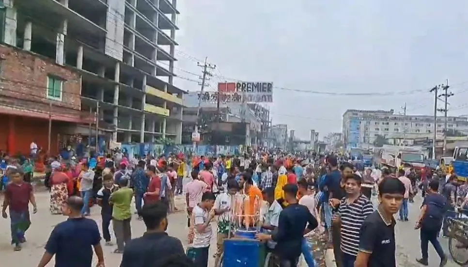 RMG workers’ protest in Gazipur triggers severe gridlock