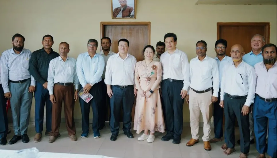 Chinese Ambassador visits Grameen Bank's Jobra branch