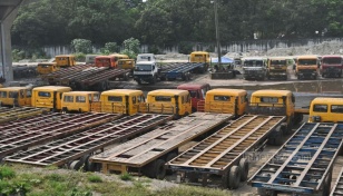 Workers strike paralyses container movement at Ctg Port