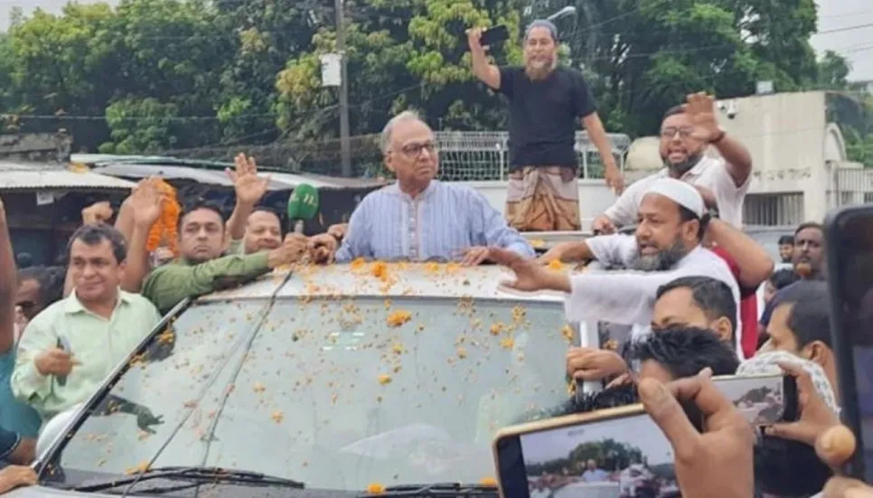 Mahmudur Rahman walks out of jail