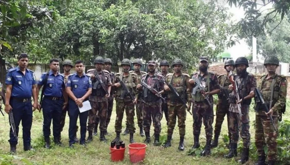 17 cocktails seized in C'nawabganj