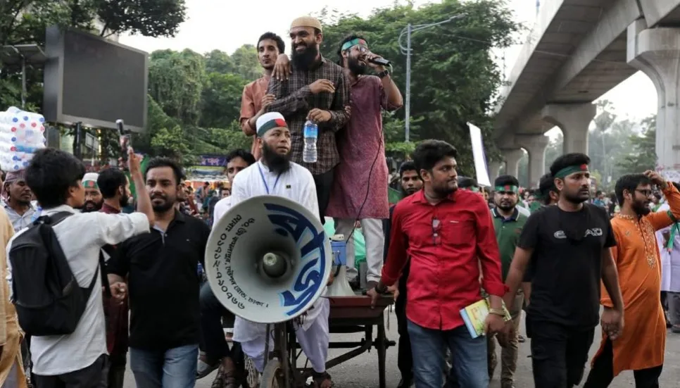 Protesters block Shahbagh for govt job age limit hike