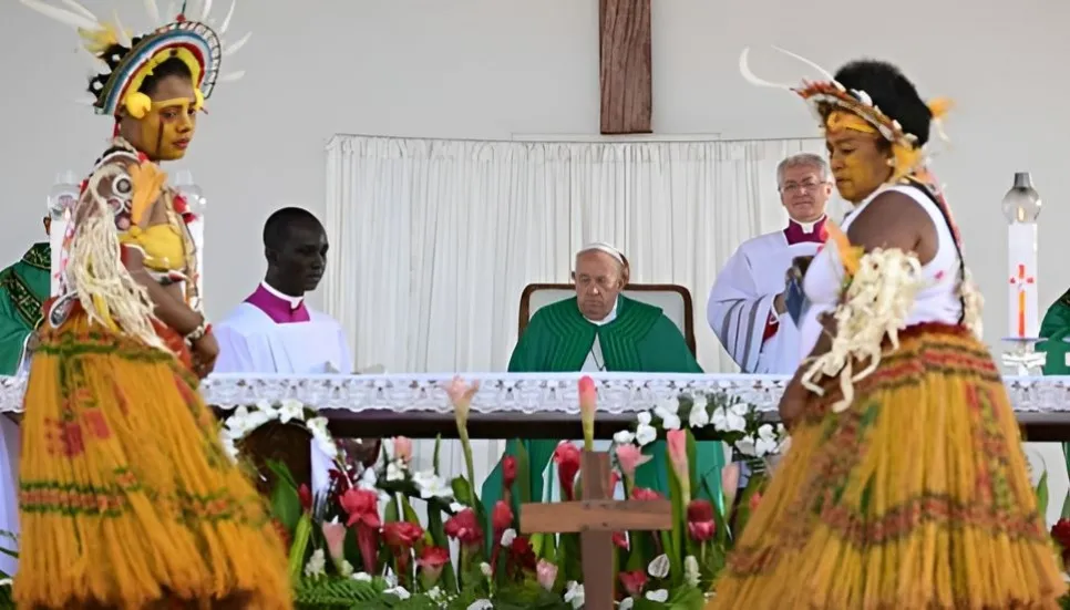 Pope holds mass in Papua New Guinea