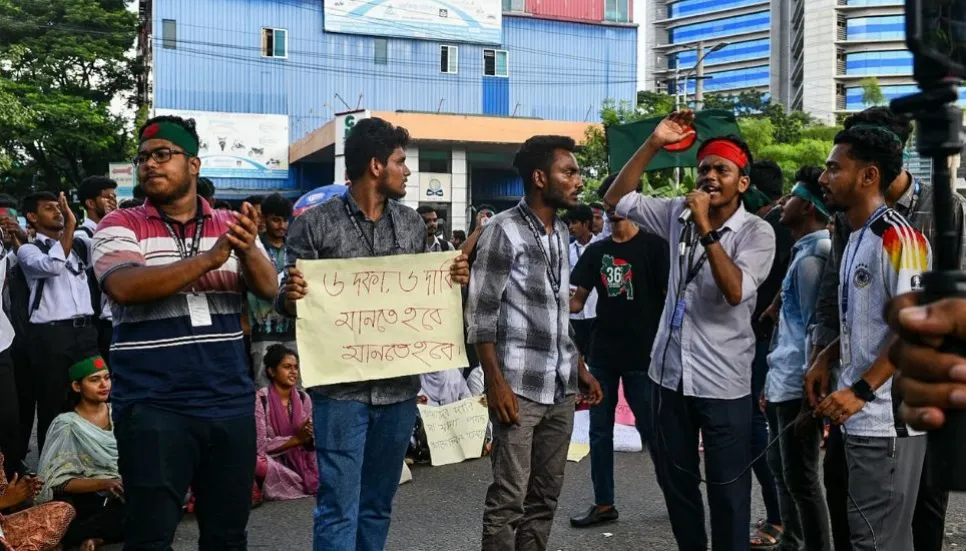 Polytechnic students block road, traffic gridlock intensified