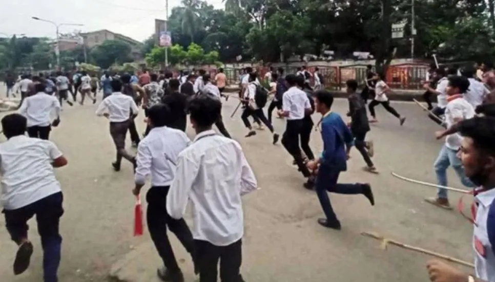 Clash erupts between students of Dhaka College, Ideal College