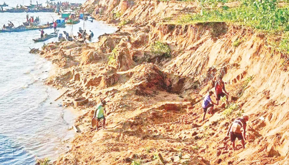 Illegal sand extraction rampant in Jadukata River