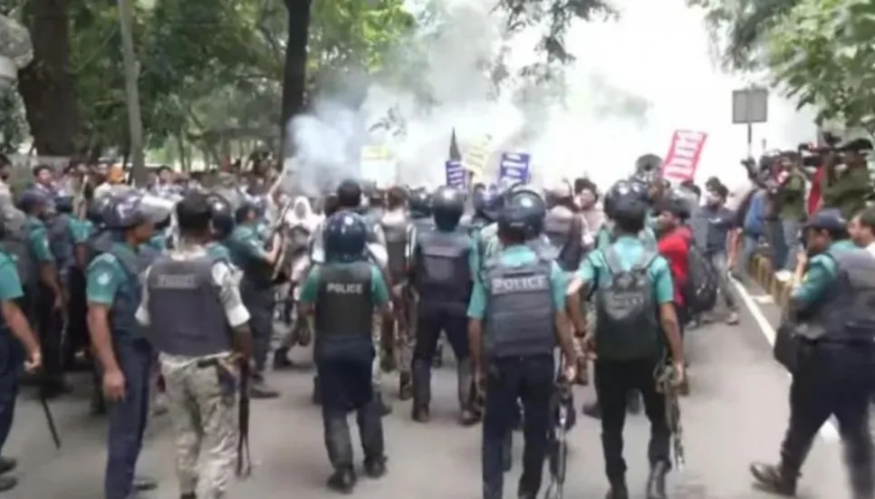 Police, protesters clash outside CA’s residence