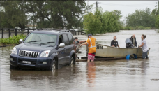 Australia floods: Thousands evacuated as downpours worsen