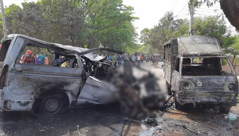 3-vehicle collision leaves 17 dead in Rajshahi