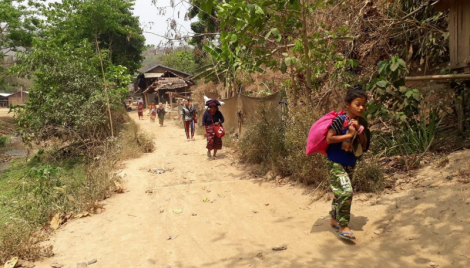 Thousands flee to Thailand after Myanmar army's air strikes on villages