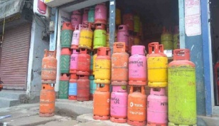 Pvt companies’ 12kg LPG price fixed at Tk 975, govt’s 12.5kg at Tk 591