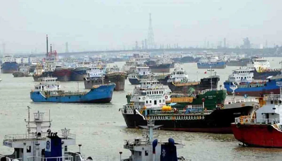 Strike by lighterage vessel workers disrupts offloading at Ctg port