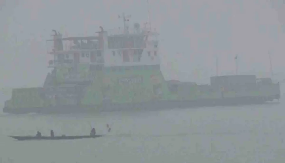 Dense fog disrupts ferry services on Paturia-Daulatdia route